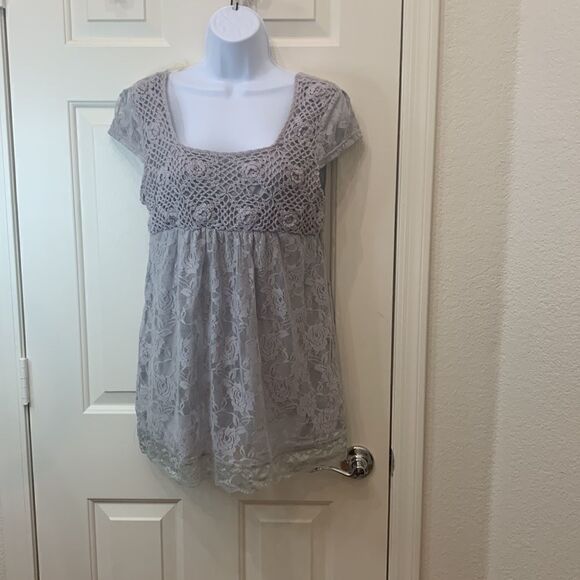 Solitaire Gray Square Neck Flutter Sleeves Crotchet Lace Floral Lined Blouse New - Picture 2 of 10
